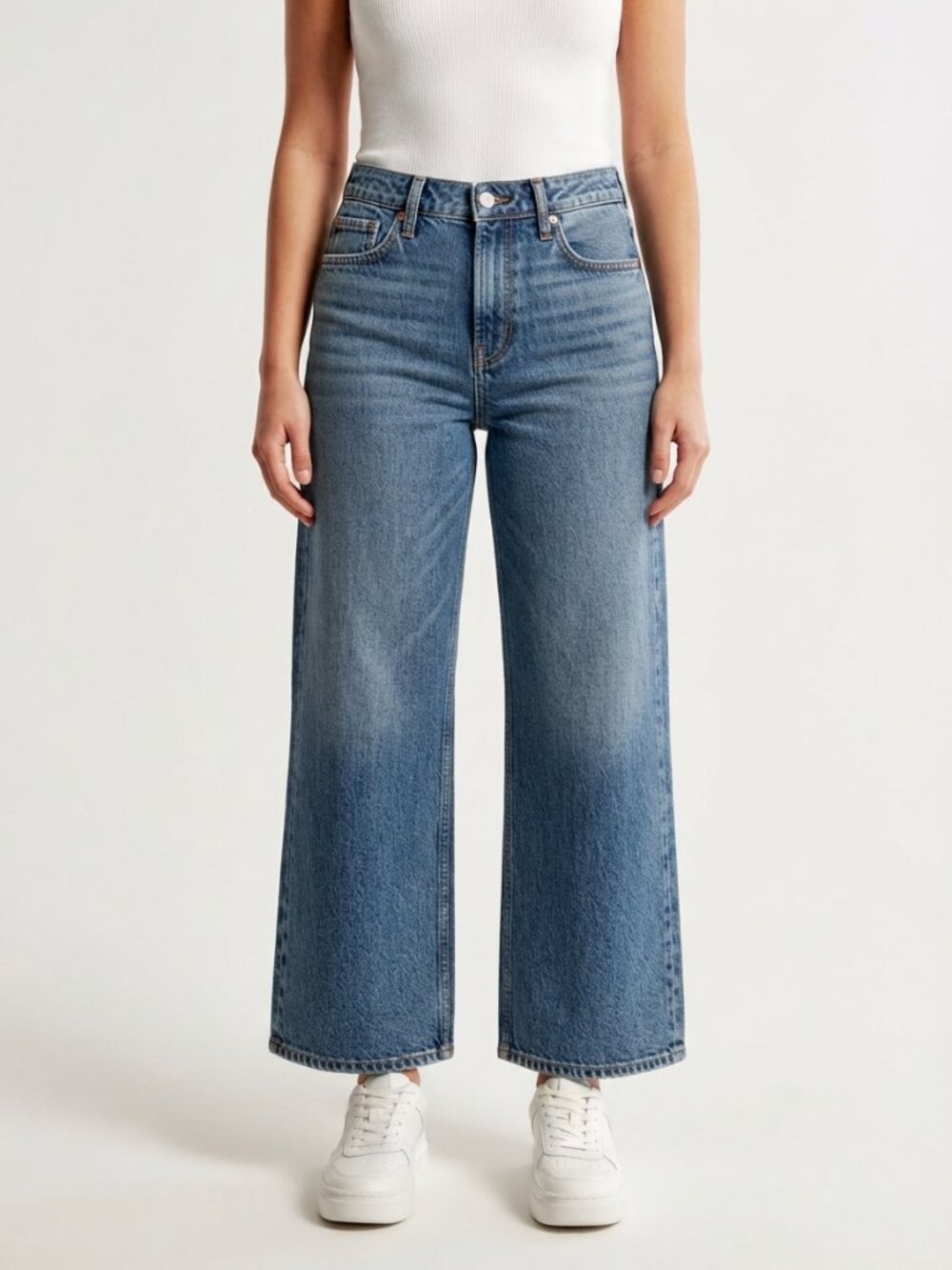 Hollister Low Rise Super Baggy Jeans Medium Wash Size 27 NWOT